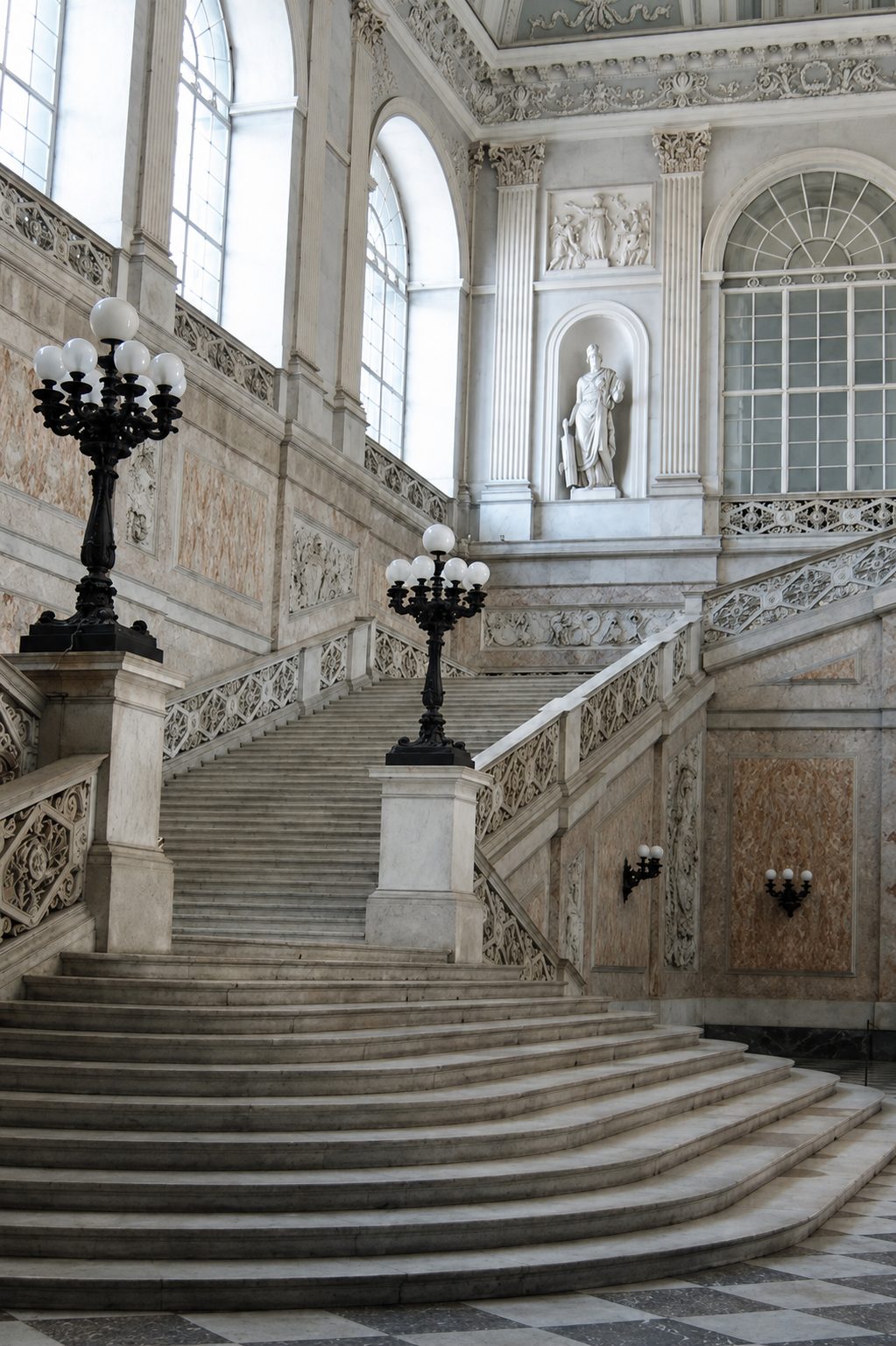 Scalone del Palazzo Reale di Napoli